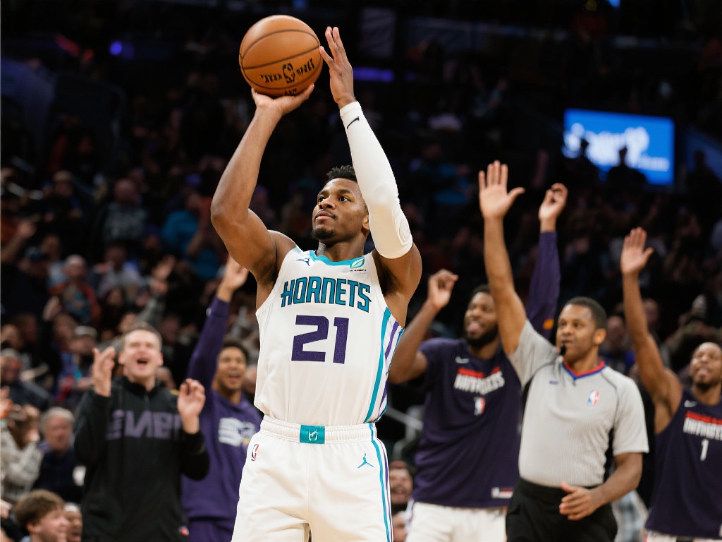 PJ-华盛顿张弓搭箭三分稳中求胜砍11分