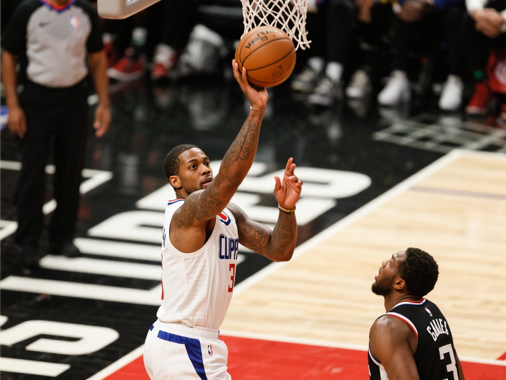 快船失误葬送领先，波普率魔术上演10-0反超